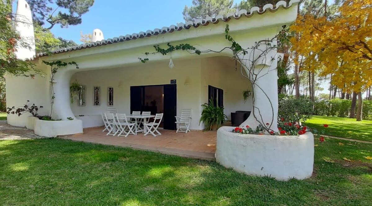 Villa Pinhal- Beautiful Villa Located In Quiet Area Quarteira Exterior photo